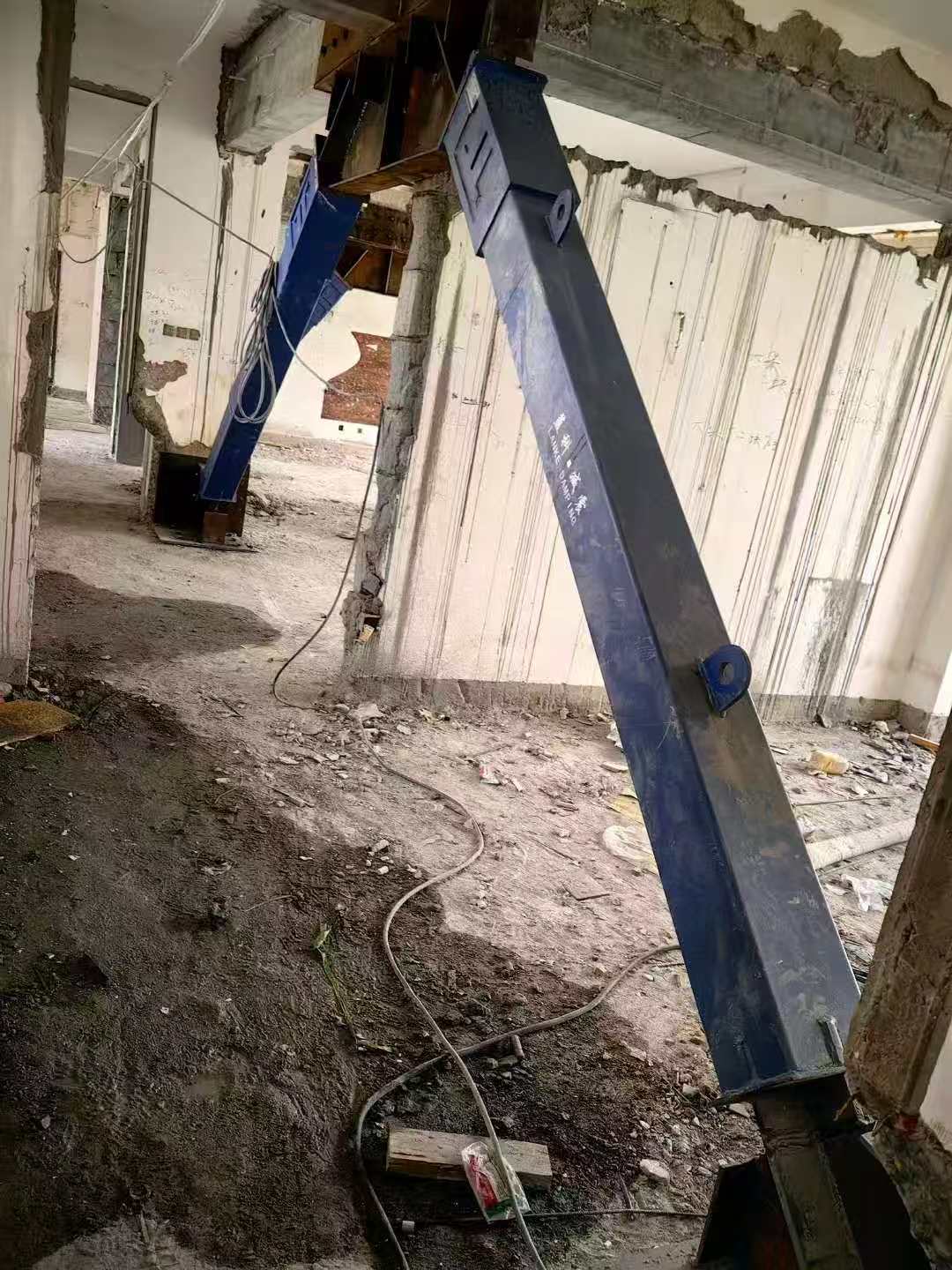龙圩柱子粘钢加固施工工艺